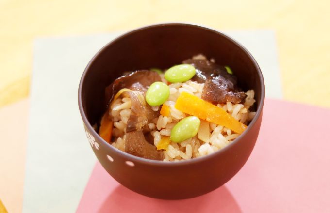 キクラゲとエダマメの炊き込みご飯